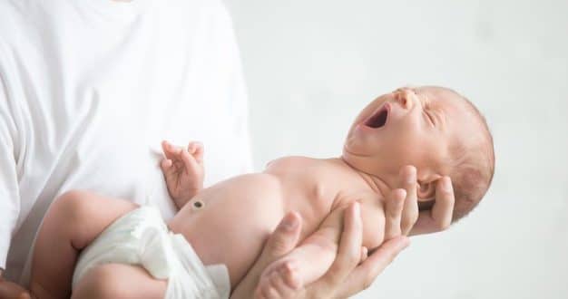 Il polso del bambino può essere sentito a mano?