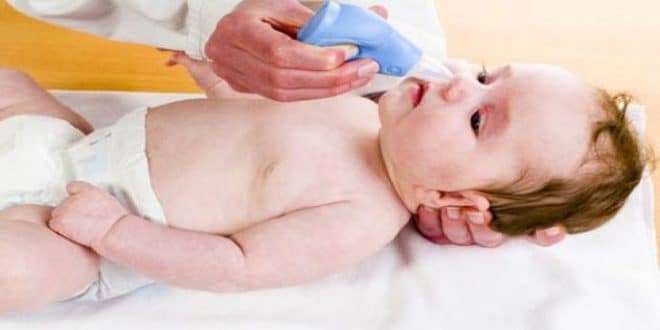 4 modi sicuri per pulire il naso di tuo figlio