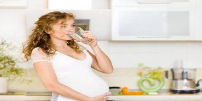 Bere l'acqua del rubinetto è sicura durante la gravidanza?