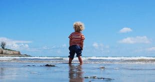 In spiaggia con un bambino: sul riposo in domande e risposte da un pediatra