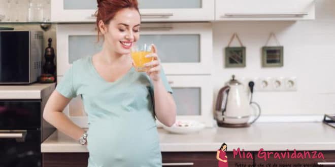 8 benefici del succo d'arancia per le donne incinte